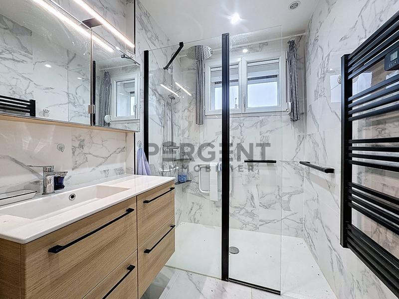 Maison - 207 m² - 8 pièces