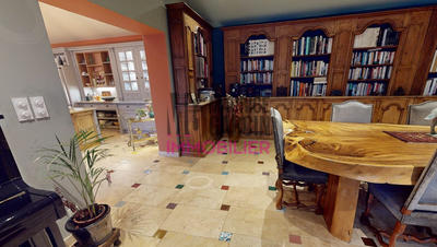 Maison - 223 m² - 9 pièces