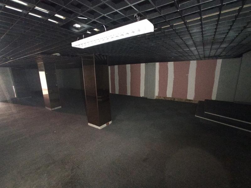 Local commercial - 340 m² - 2 pièces