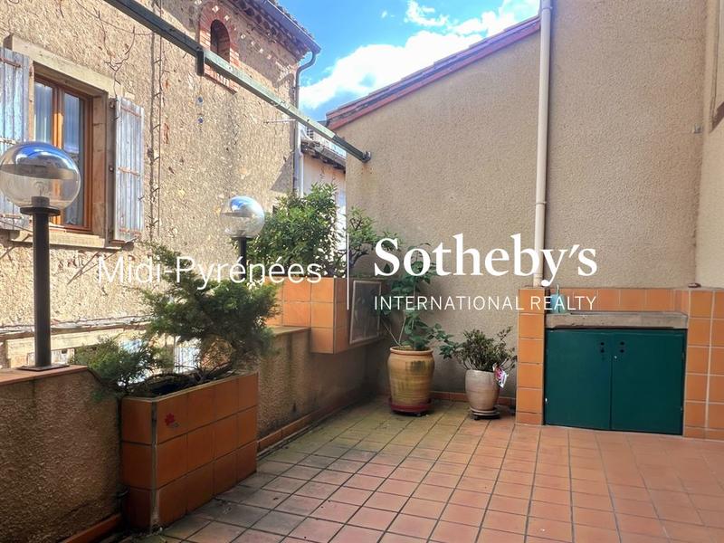 Maison - 377 m² - 12 pièces