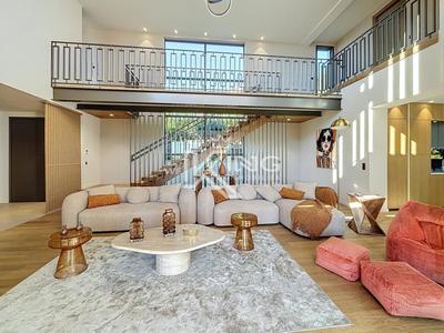 Villa - 242 m² - 7 pièces