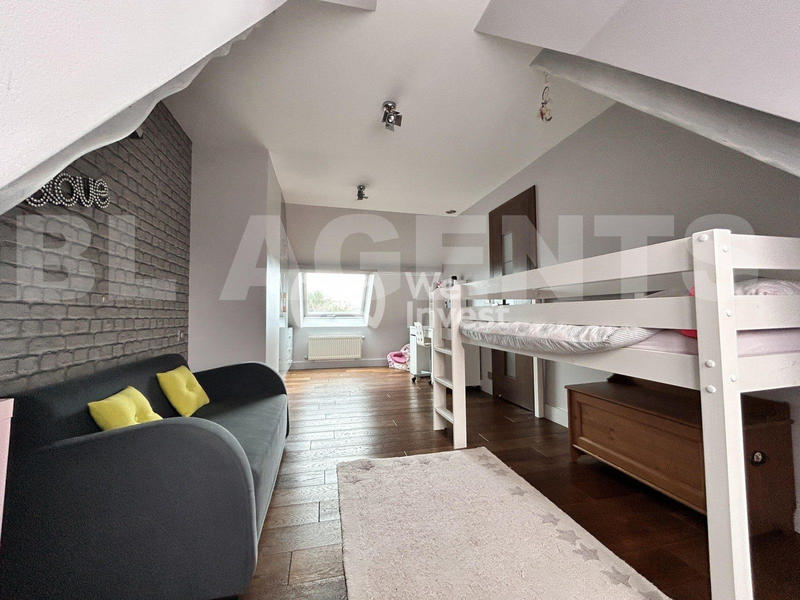 Maison - 219 m² - 6 pièces