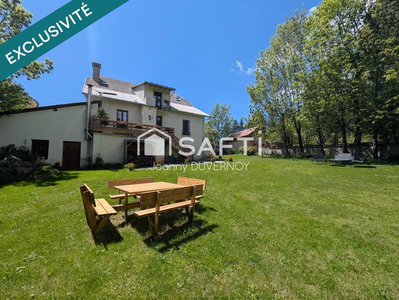 Maison - 238 m² - 8 pièces