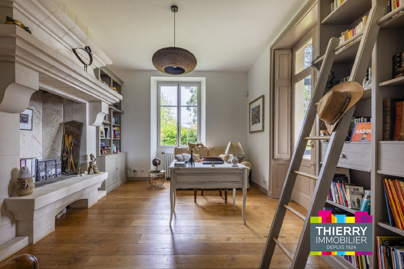 Demeure - 268 m² - 10 pièces