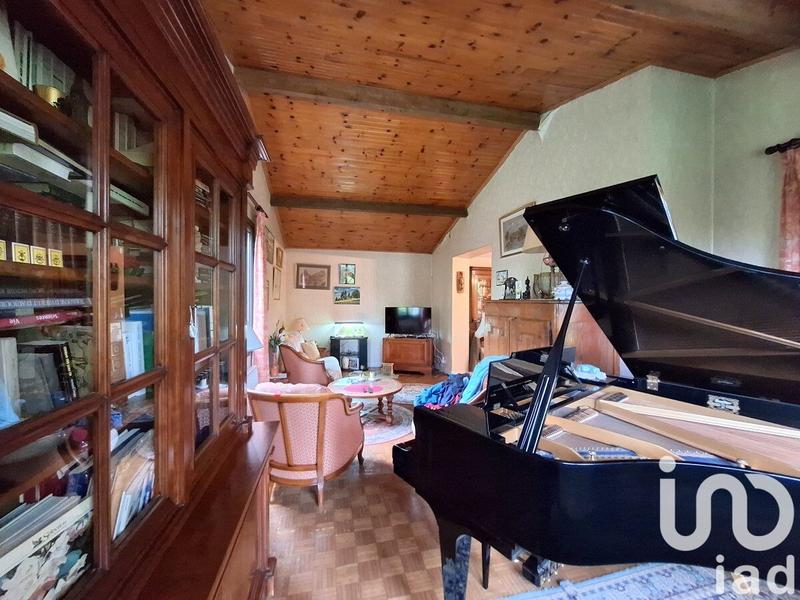 Maison - 220 m² - 8 pièces