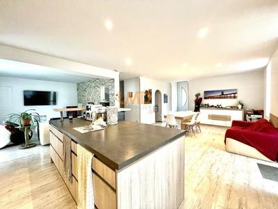 Maison - 177 m² - 7 pièces