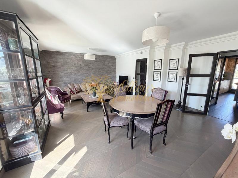 Appartement - 81 m² - 3 pièces