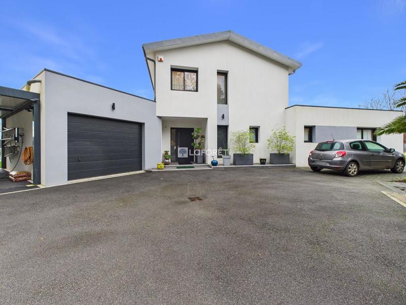 Maison - 186 m² - 5 pièces