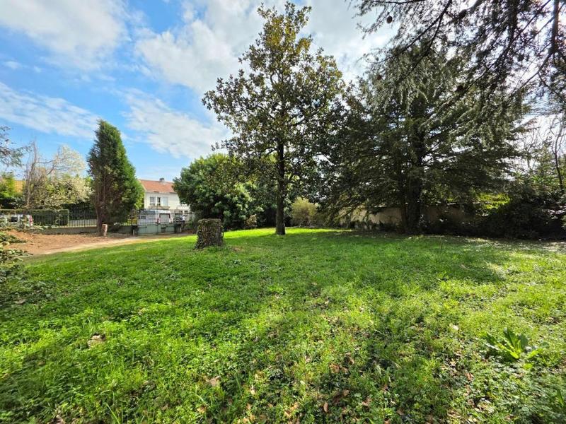 Terrain constructible - 758 m²