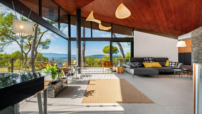 Villa - 245 m² - 6 pièces