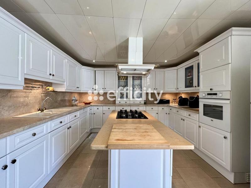 Maison - 197 m² - 7 pièces