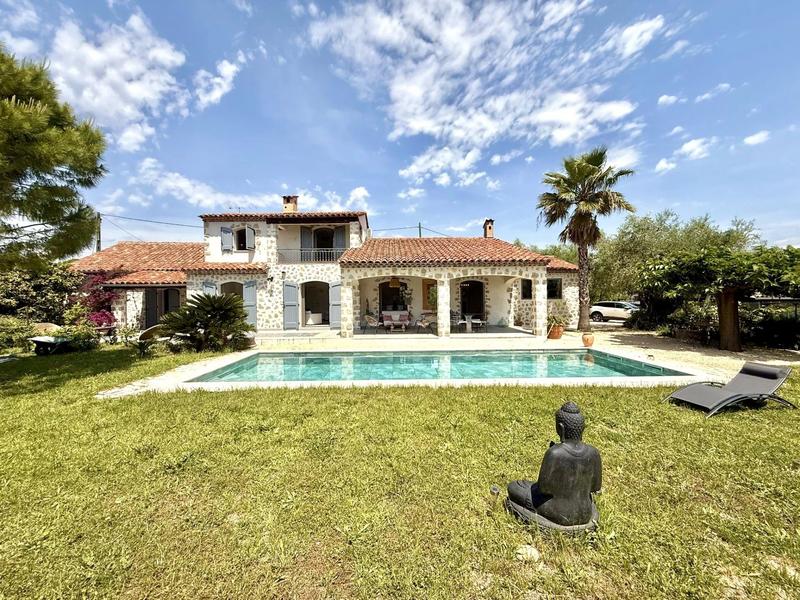 Maison - 190 m² - 8 pièces