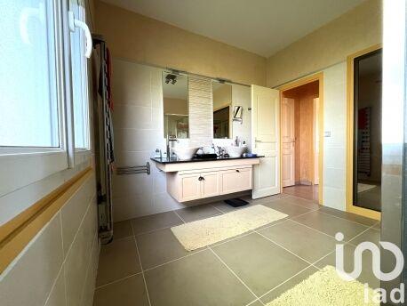 Maison - 260 m² - 7 pièces