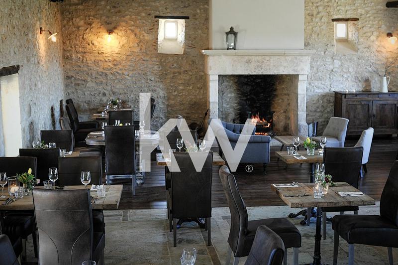 Propriété - 884 m² - 15 pièces