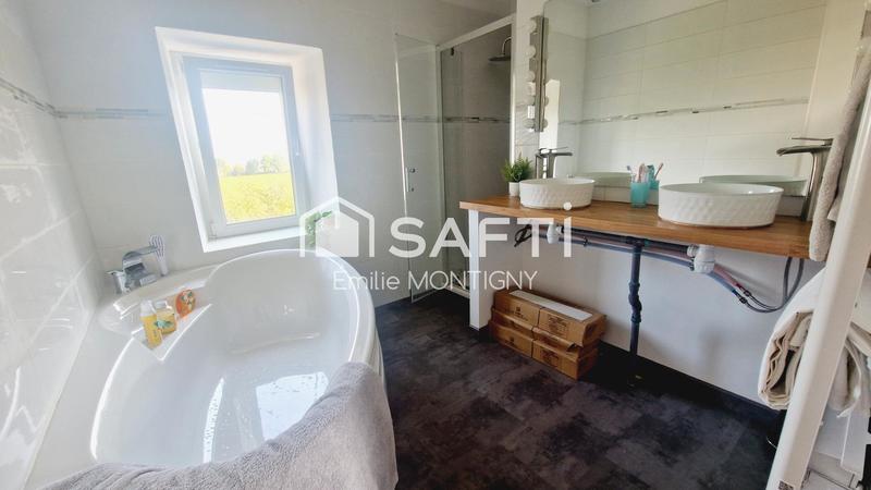 Maison - 233 m² - 9 pièces