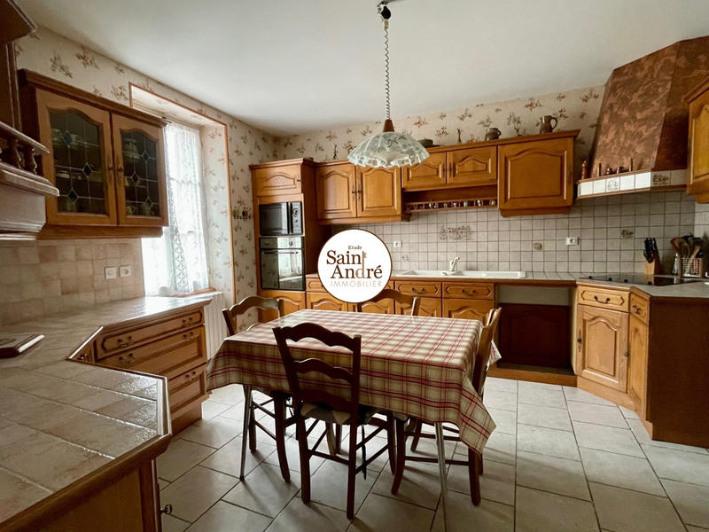 Maison - 200 m² - 9 pièces