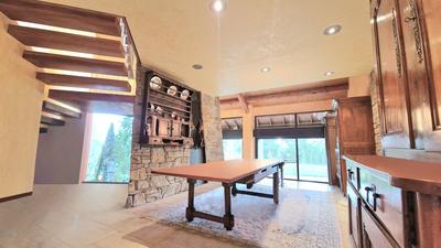 Maison - 840 m² - 9 pièces