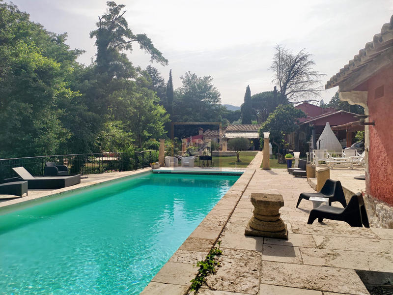 Villa - 560 m² - 15 pièces