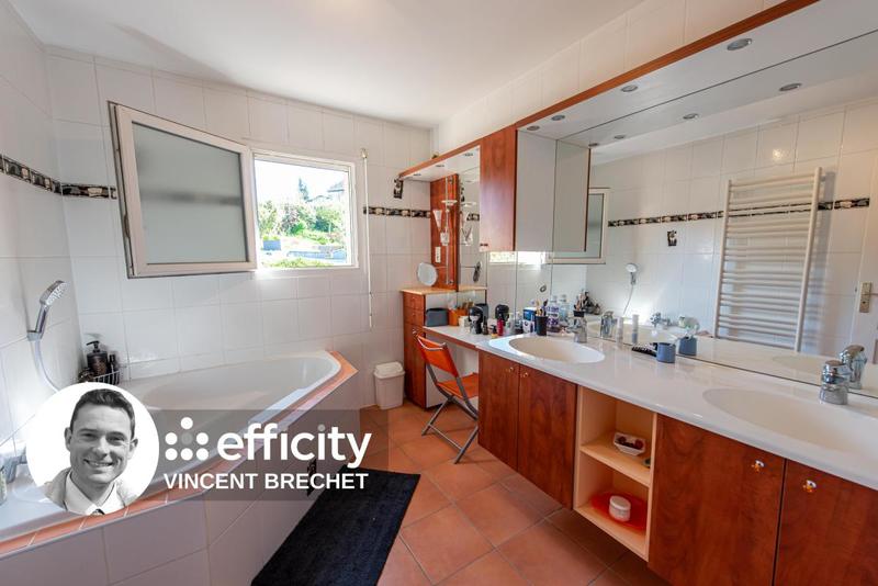 Maison - 195 m² - 7 pièces