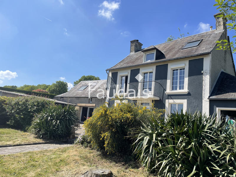 Maison - 182 m² - 9 pièces