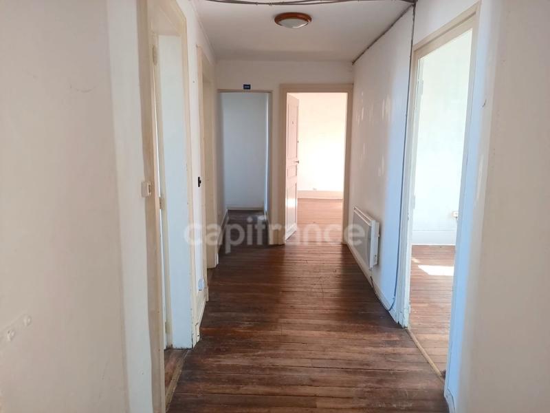 Maison - 370 m² - 13 pièces