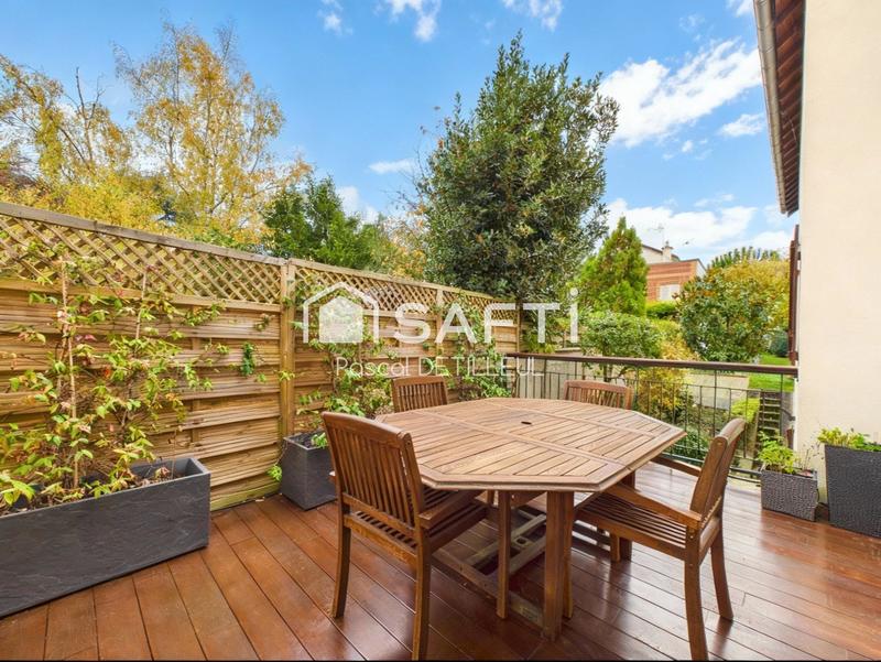 Maison - 201 m² - 8 pièces