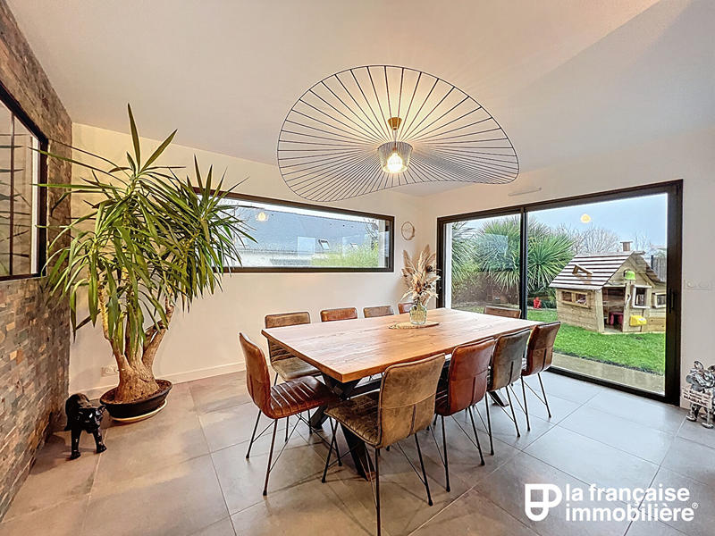 Maison - 233 m² - 8 pièces