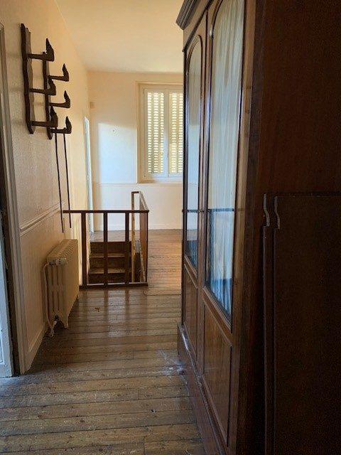 Maison - 230 m² - 8 pièces