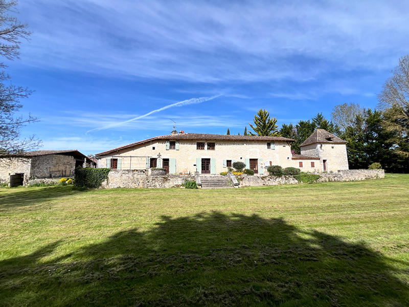 Maison - 430 m² - 18 pièces