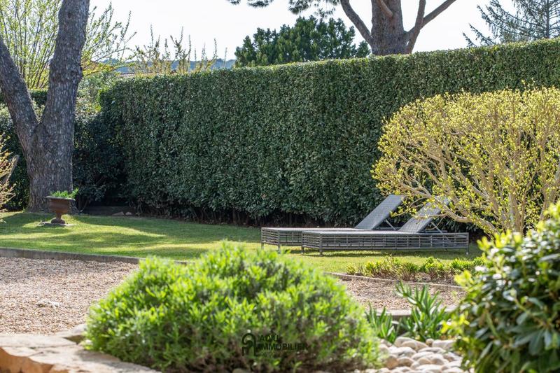 Mas - 350 m² - 9 pièces