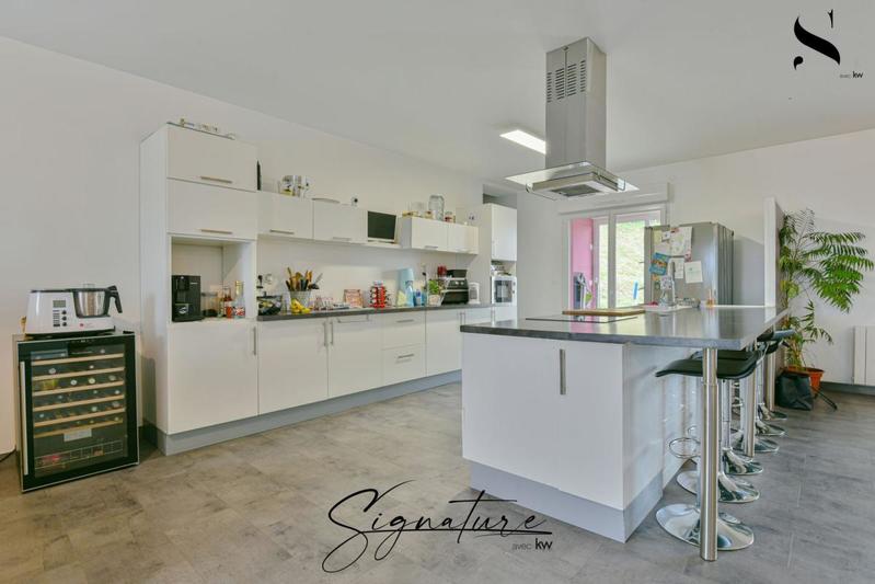 Maison - 215 m² - 8 pièces