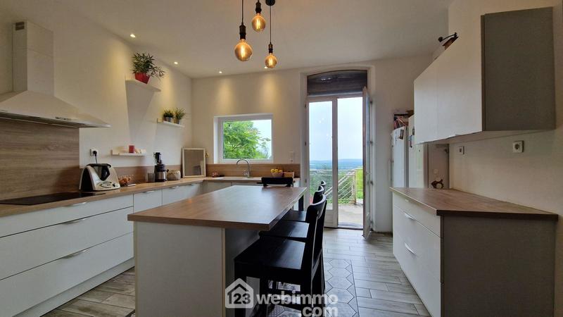 Maison - 214 m² - 9 pièces