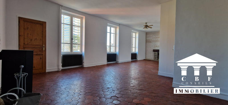 Maison - 220 m² - 10 pièces