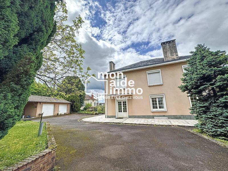 Maison - 300 m² - 15 pièces