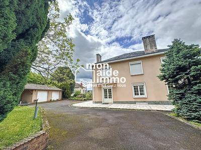 Maison - 300 m² - 15 pièces