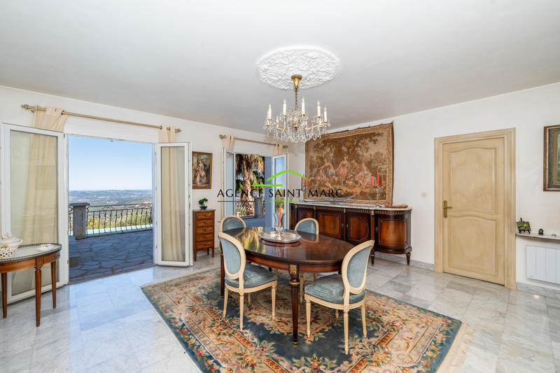 Villa - 235 m² - 6 pièces