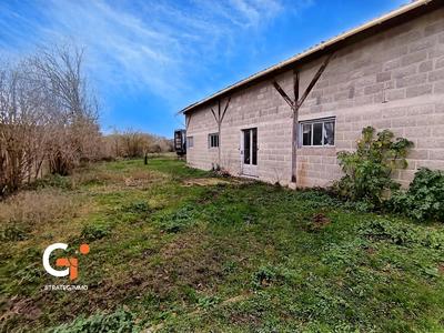 Maison - 400 m² - 4 pièces