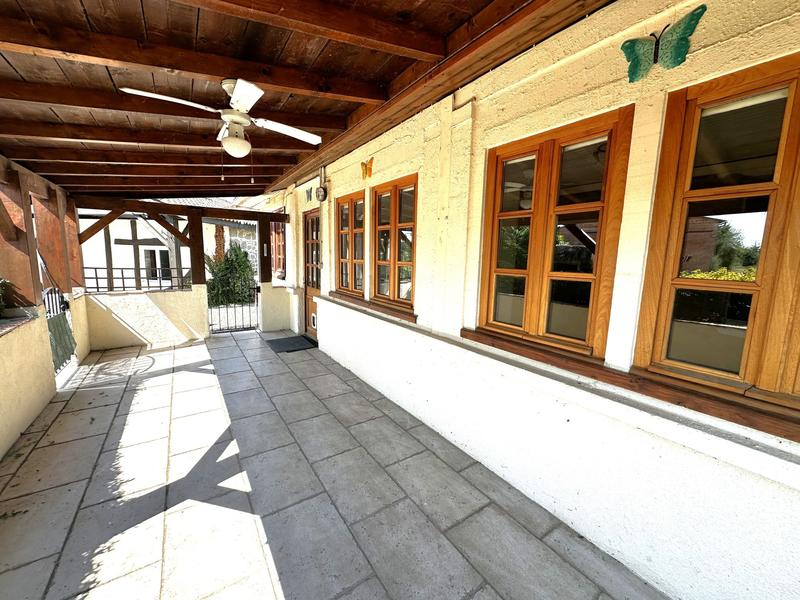 Maison traditionnelle - 311 m² - 13 pièces