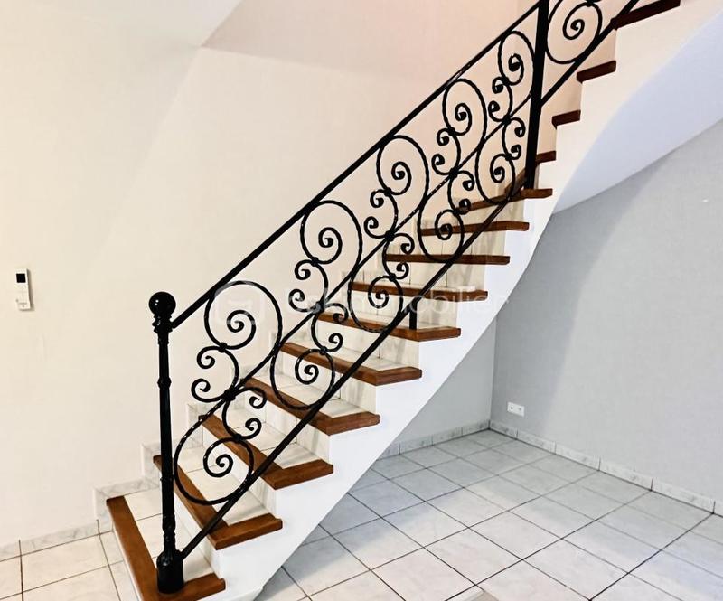 Maison - 141 m² - 6 pièces