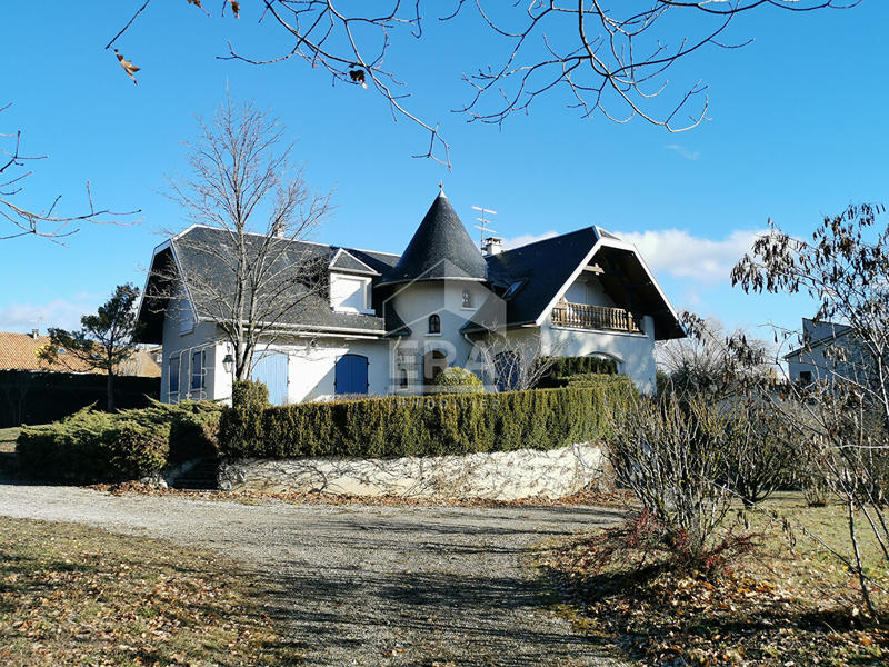 Maison - 225 m² - 10 pièces