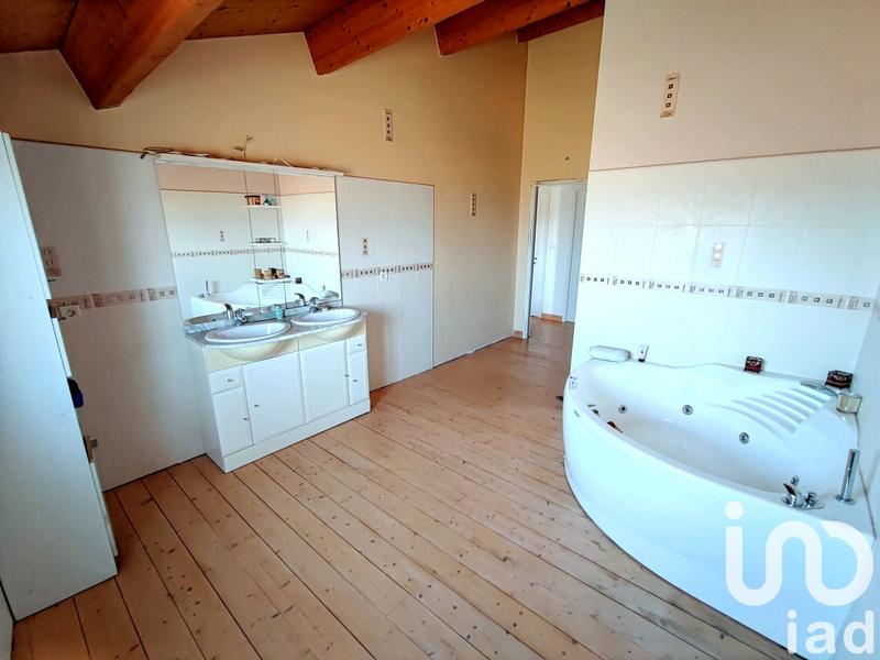 Maison - 220 m² - 7 pièces