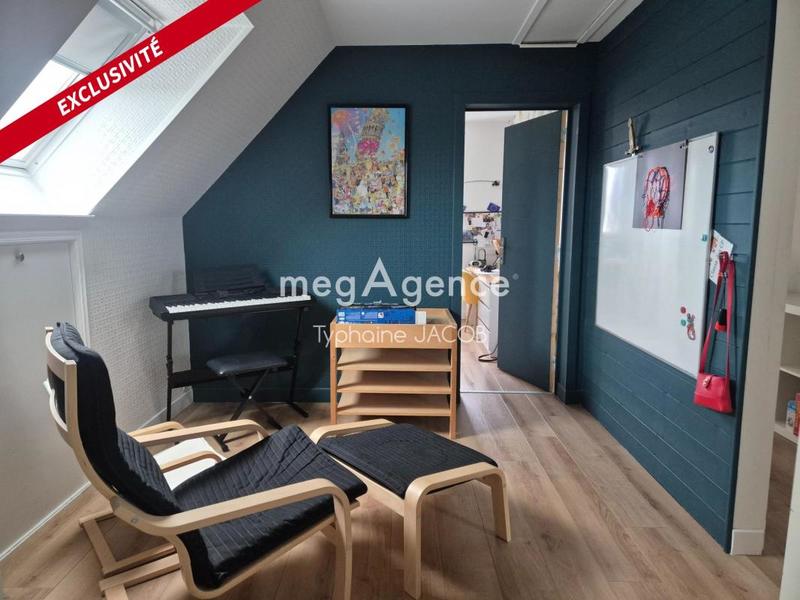 Maison traditionnelle - 176 m² - 8 pièces