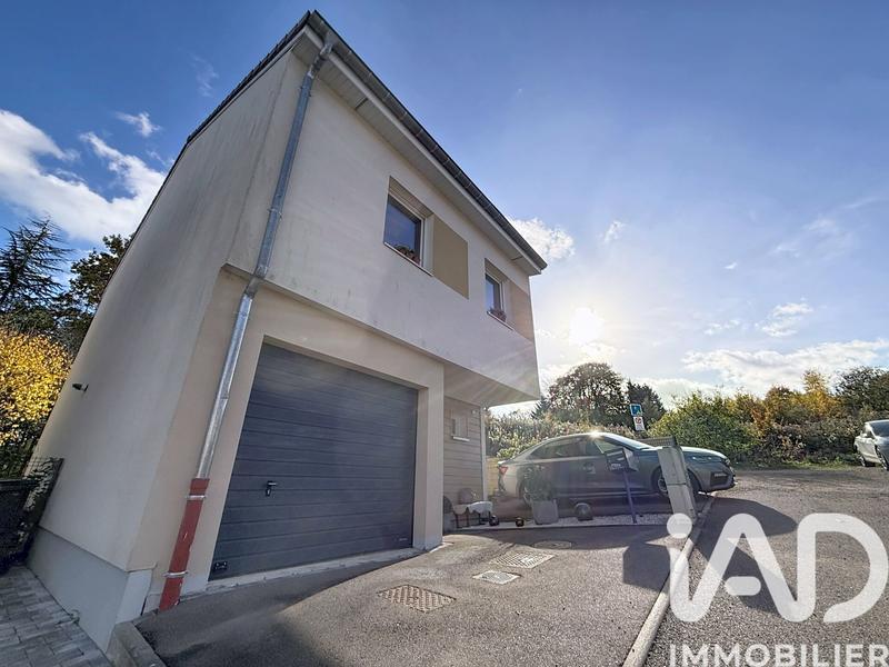 Maison - 95 m² - 5 pièces