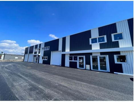 Local d'activité / Entrepôt - 169 m²