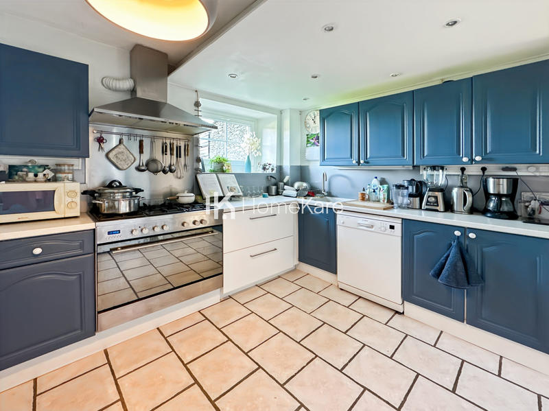 Maison - 300 m² - 9 pièces