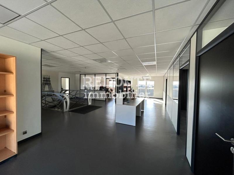 Local d'activité / Entrepôt - 700 m²