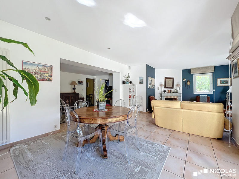 Maison - 228 m² - 8 pièces