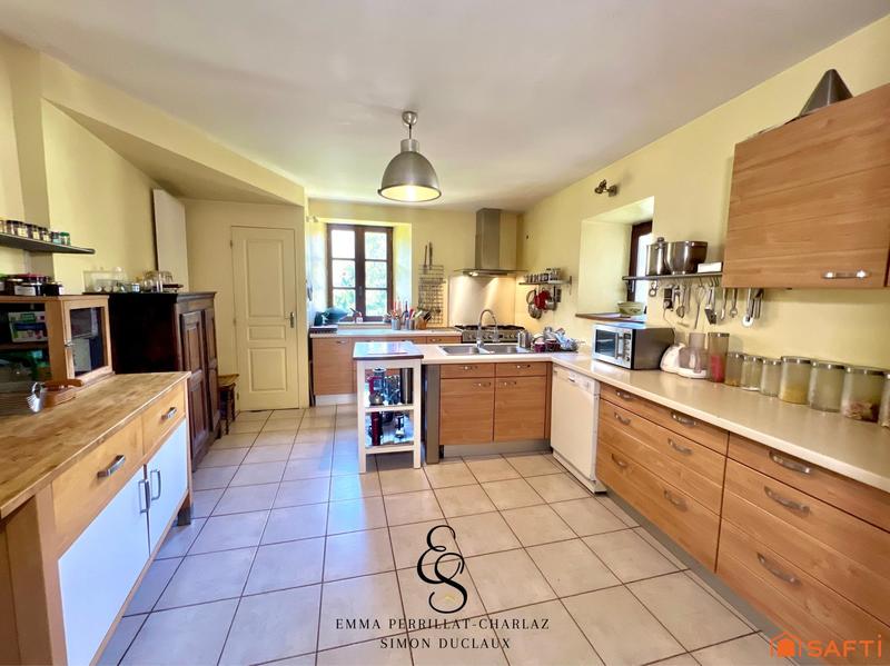 Maison - 244 m² - 8 pièces