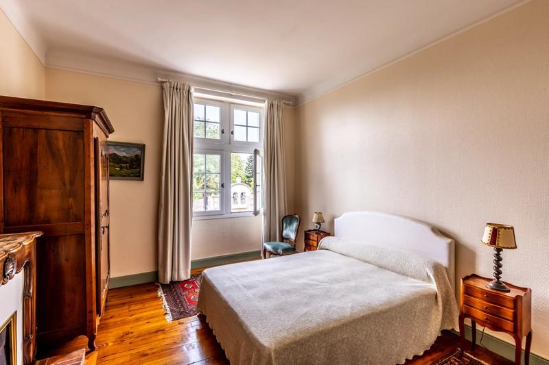 Château - 600 m² - 12 pièces