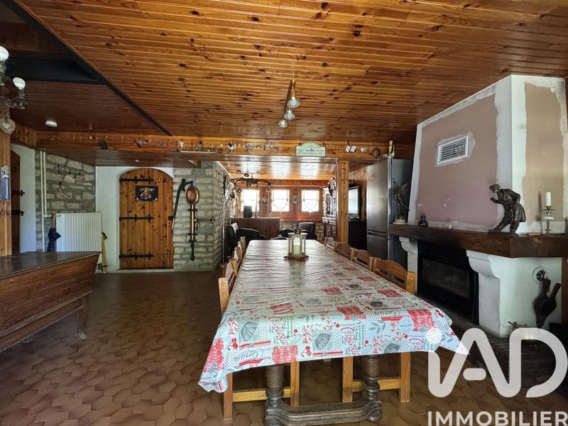 Maison - 245 m² - 9 pièces